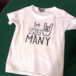 Size 3T white t-shirts